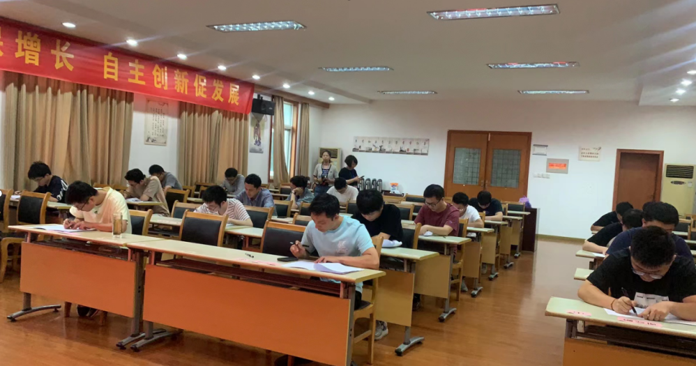 技術(shù)比武練兵忙，設(shè)計(jì)人員本領(lǐng)強(qiáng)